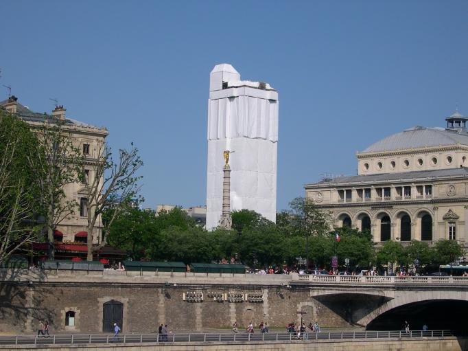  Tour Saint-Jacques empaquetée.